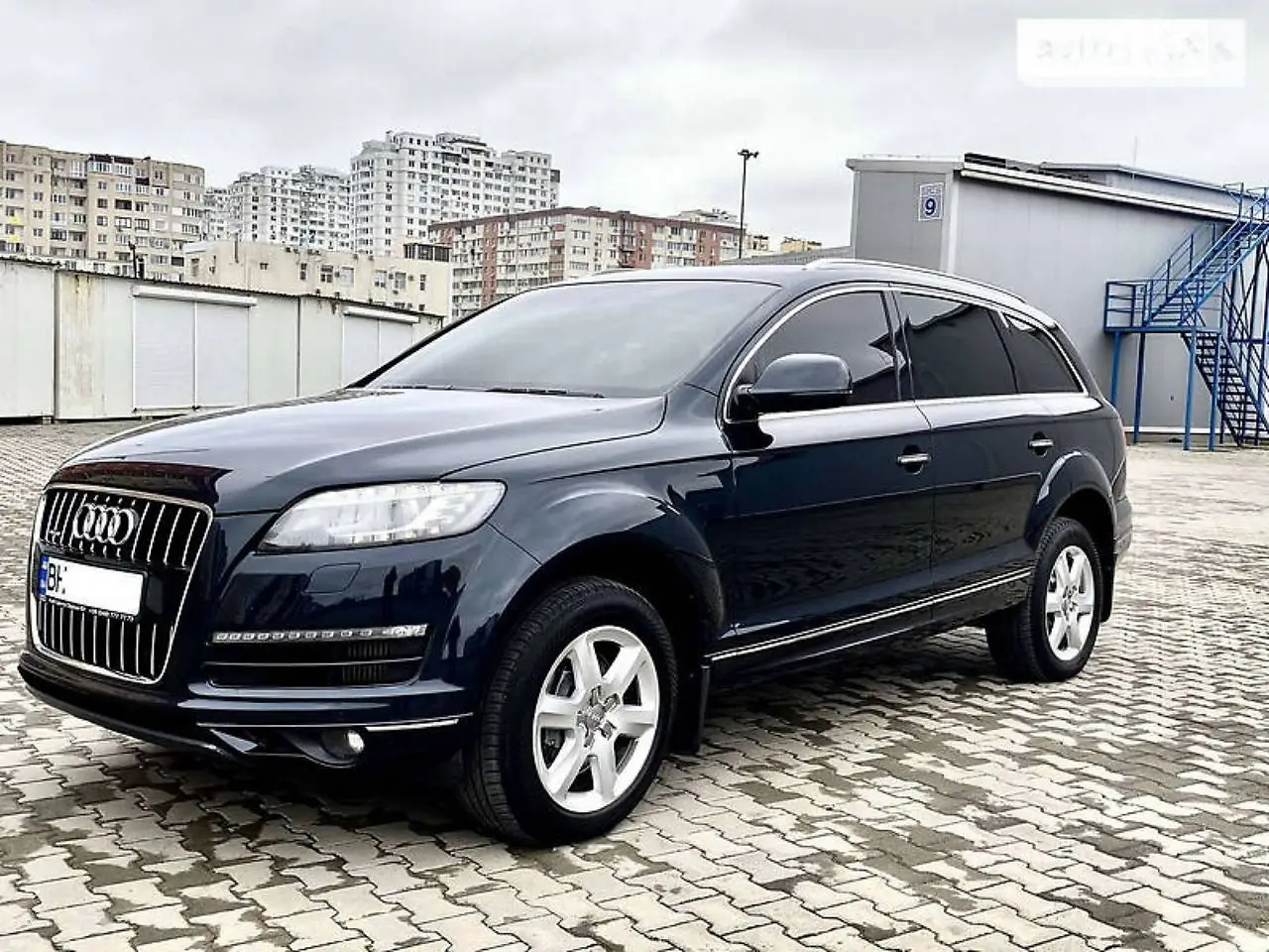 Audi Q7, 2011 рік, офіційно куплена в Україні,на пневмо(обслуговуване),авто в гарному стані, робити нічого не потрібно,замінив мастила і фільтра двигуні і в коробці,два комплекти резини!Цікавить обмін на тягач з моєю доплатою,гарний торг біля авто!Всім вдалих покупок і продажів!!!  
