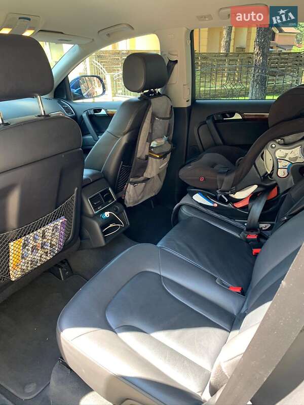 Позашляховик / Кросовер Audi Q7 2015 в Дніпрі
