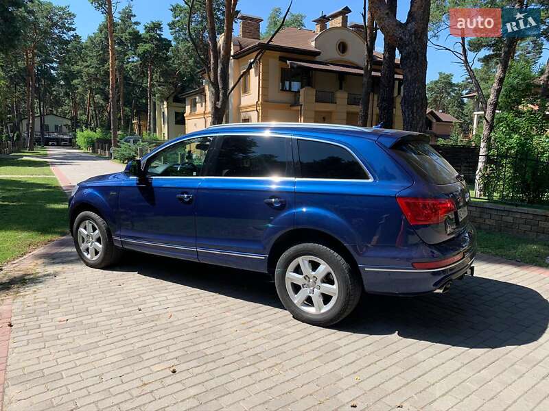Позашляховик / Кросовер Audi Q7 2015 в Дніпрі