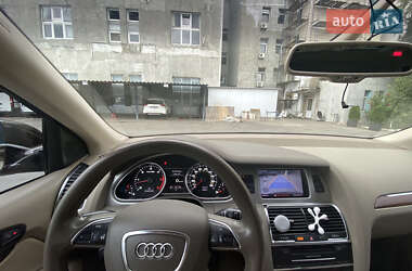 Позашляховик / Кросовер Audi Q7 2013 в 