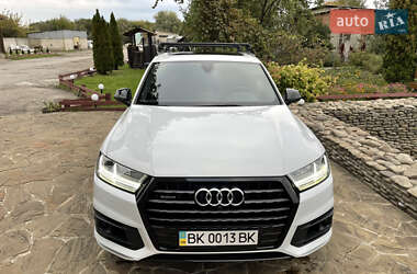 Внедорожник / Кроссовер Audi Q7 2016 в 