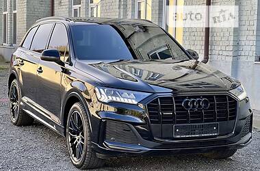Позашляховик / Кросовер Audi Q7 2021 в 