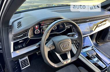 Позашляховик / Кросовер Audi Q7 2021 в 