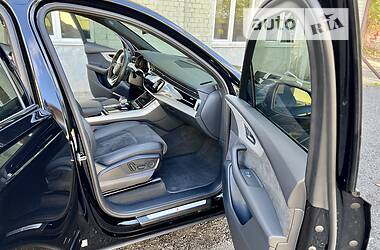 Позашляховик / Кросовер Audi Q7 2021 в 