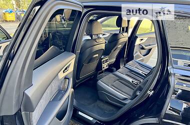Позашляховик / Кросовер Audi Q7 2021 в 
