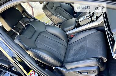 Позашляховик / Кросовер Audi Q7 2021 в 