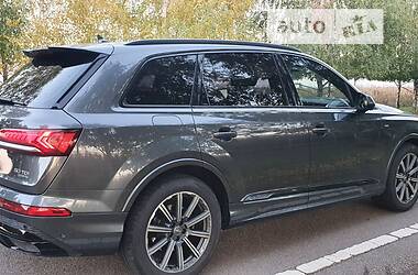 Позашляховик / Кросовер Audi Q7 2020 в Дніпрі