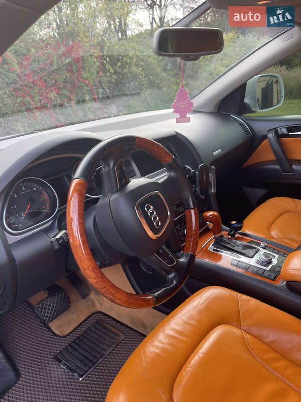 Позашляховик / Кросовер Audi Q7 2009 в Києві