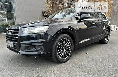 Внедорожник / Кроссовер Audi Q7 2016 в 