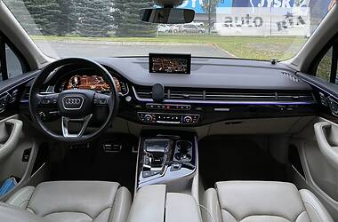 Внедорожник / Кроссовер Audi Q7 2016 в 