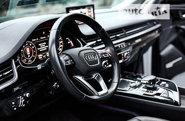 Внедорожник / Кроссовер Audi Q7 2015 в 