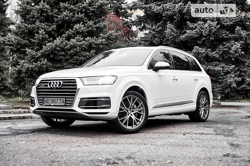 Внедорожник / Кроссовер Audi Q7 2015 в 