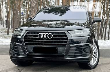Внедорожник / Кроссовер Audi Q7 2017 в 