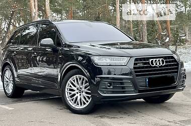 Внедорожник / Кроссовер Audi Q7 2017 в 