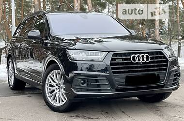 Внедорожник / Кроссовер Audi Q7 2017 в 