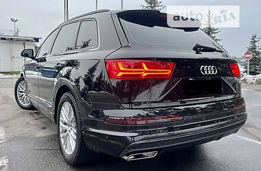Внедорожник / Кроссовер Audi Q7 2017 в 