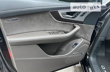 Внедорожник / Кроссовер Audi Q7 2017 в 