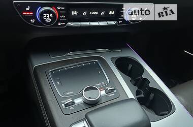 Внедорожник / Кроссовер Audi Q7 2017 в 