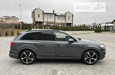 Внедорожник / Кроссовер Audi Q7 2017 в Ровно