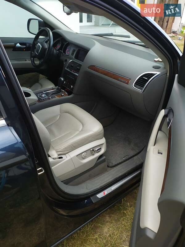 Позашляховик / Кросовер Audi Q7 2011 в Косові