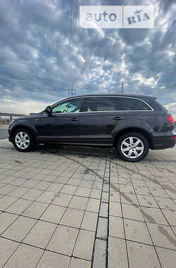 Позашляховик / Кросовер Audi Q7 2010 в Ужгороді