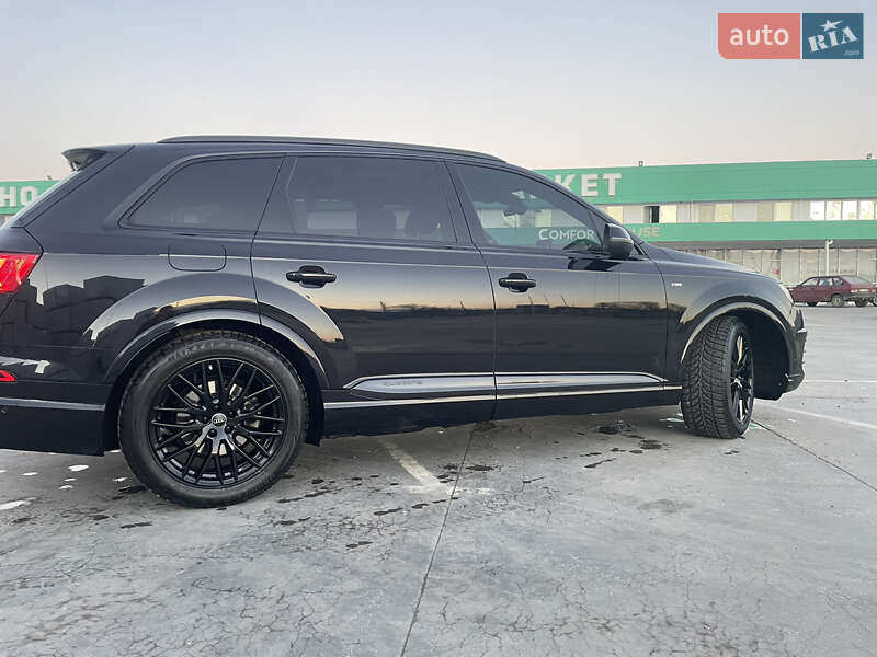 Позашляховик / Кросовер Audi Q7 2018 в Миколаєві