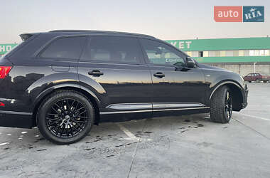 Внедорожник / Кроссовер Audi Q7 2018 в 