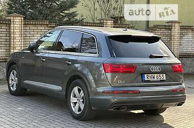 Внедорожник / Кроссовер Audi Q7 2016 в 