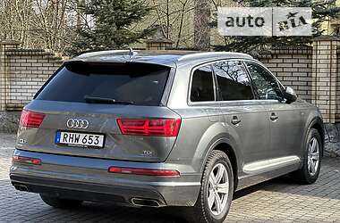 Внедорожник / Кроссовер Audi Q7 2016 в 