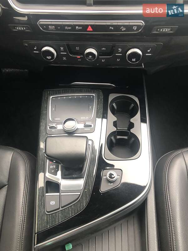 Позашляховик / Кросовер Audi Q7 2016 в Києві