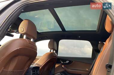 Позашляховик / Кросовер Audi Q7 2017 в 