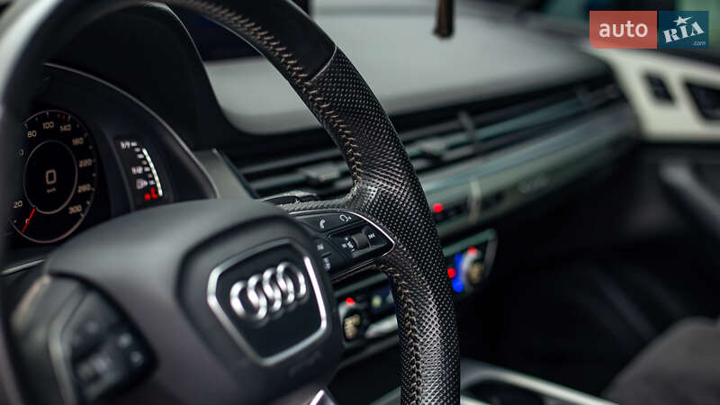 Позашляховик / Кросовер Audi Q7 2016 в Чернівцях