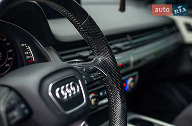 Позашляховик / Кросовер Audi Q7 2016 в 