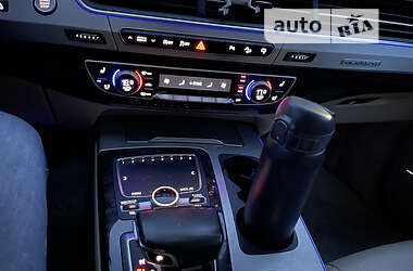 Внедорожник / Кроссовер Audi Q7 2016 в 