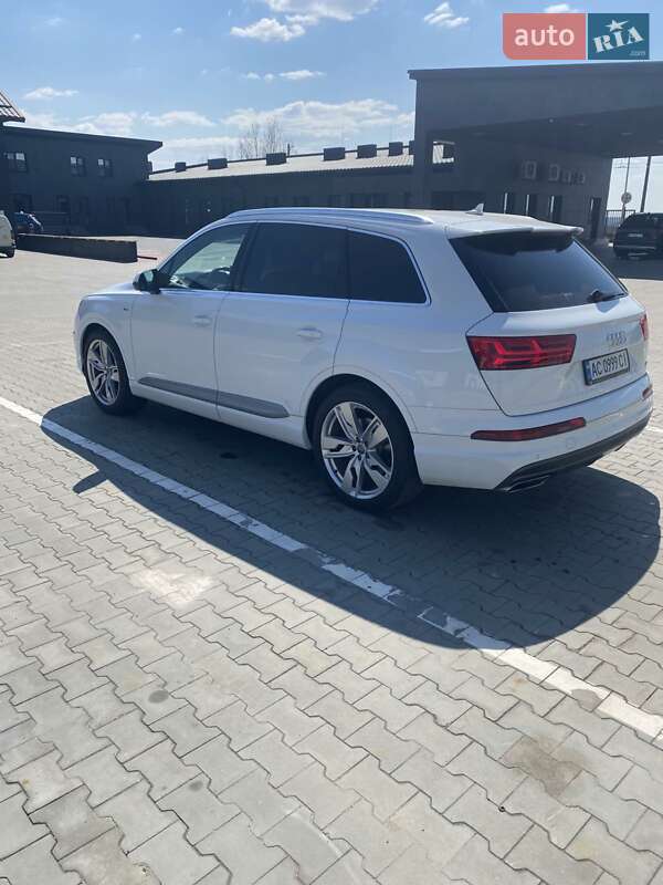 Внедорожник / Кроссовер Audi Q7 2016 в Луцке