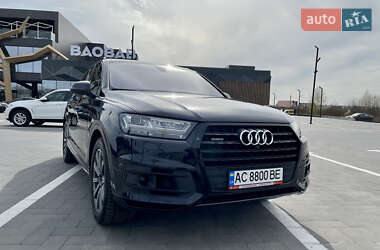 Внедорожник / Кроссовер Audi Q7 2017 в 