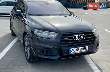 Внедорожник / Кроссовер Audi Q7 2017 в 