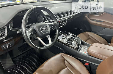 Внедорожник / Кроссовер Audi Q7 2017 в 