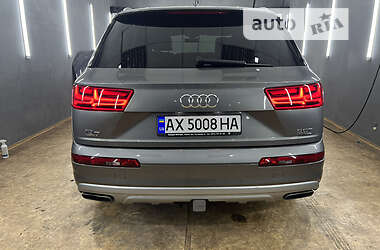 Внедорожник / Кроссовер Audi Q7 2017 в 