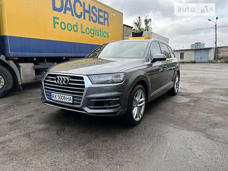 Внедорожник / Кроссовер Audi Q7 2017 в 