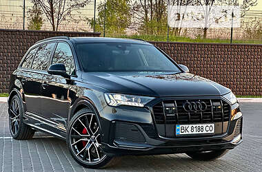 Внедорожник / Кроссовер Audi Q7 2022 в Ровно