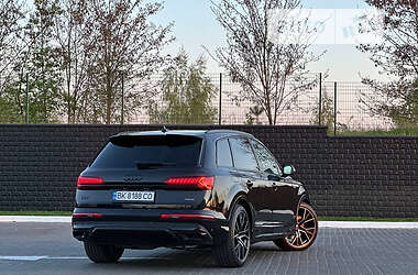 Внедорожник / Кроссовер Audi Q7 2022 в Ровно