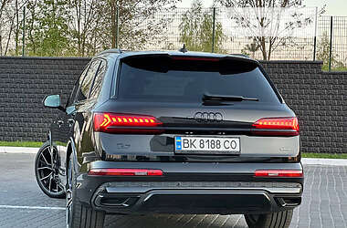 Внедорожник / Кроссовер Audi Q7 2022 в Ровно