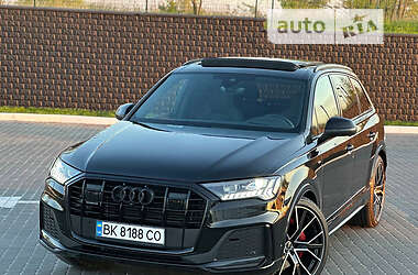 Внедорожник / Кроссовер Audi Q7 2022 в Ровно