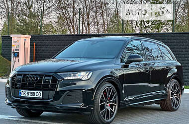 Внедорожник / Кроссовер Audi Q7 2022 в Ровно