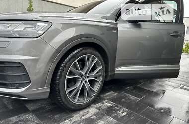 Позашляховик / Кросовер Audi Q7 2016 в Ужгороді