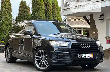 Внедорожник / Кроссовер Audi Q7 2017 в 