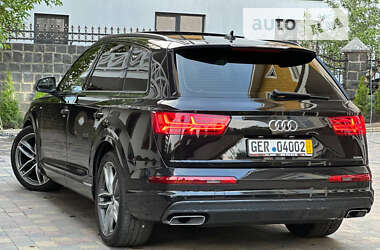 Внедорожник / Кроссовер Audi Q7 2017 в 