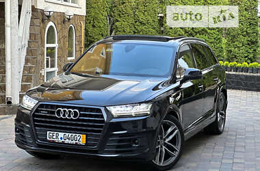 Внедорожник / Кроссовер Audi Q7 2017 в 