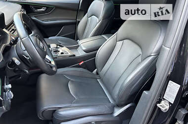 Внедорожник / Кроссовер Audi Q7 2017 в 